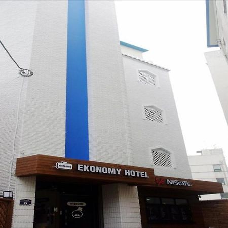 Ekonomy Hotel Gumi Luaran gambar