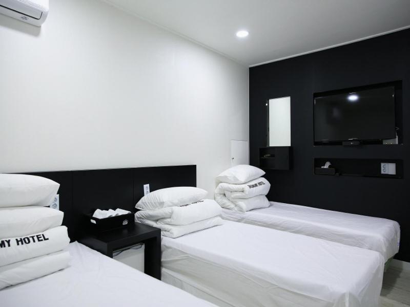 Ekonomy Hotel Gumi Luaran gambar