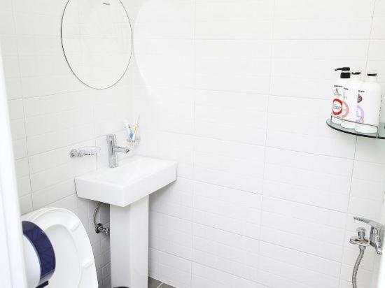 Ekonomy Hotel Gumi Luaran gambar