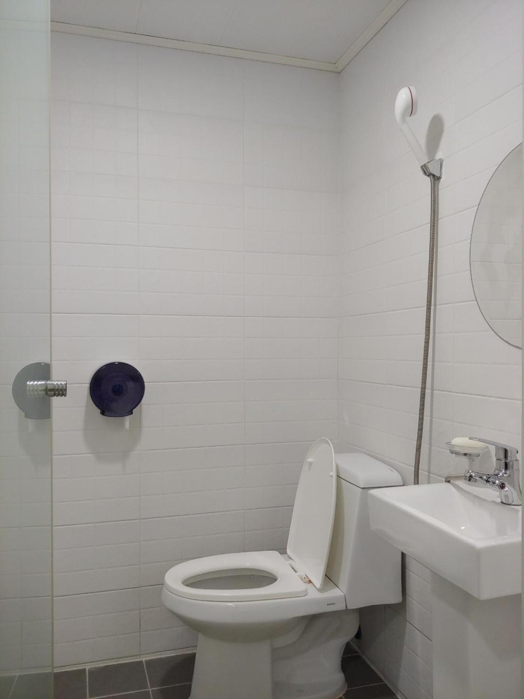 Ekonomy Hotel Gumi Luaran gambar