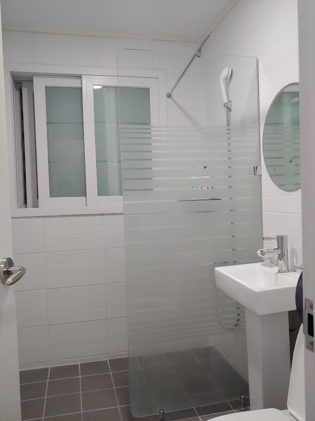 Ekonomy Hotel Gumi Luaran gambar